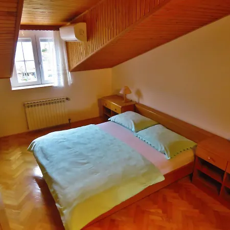 Jela Appartamento Omiš